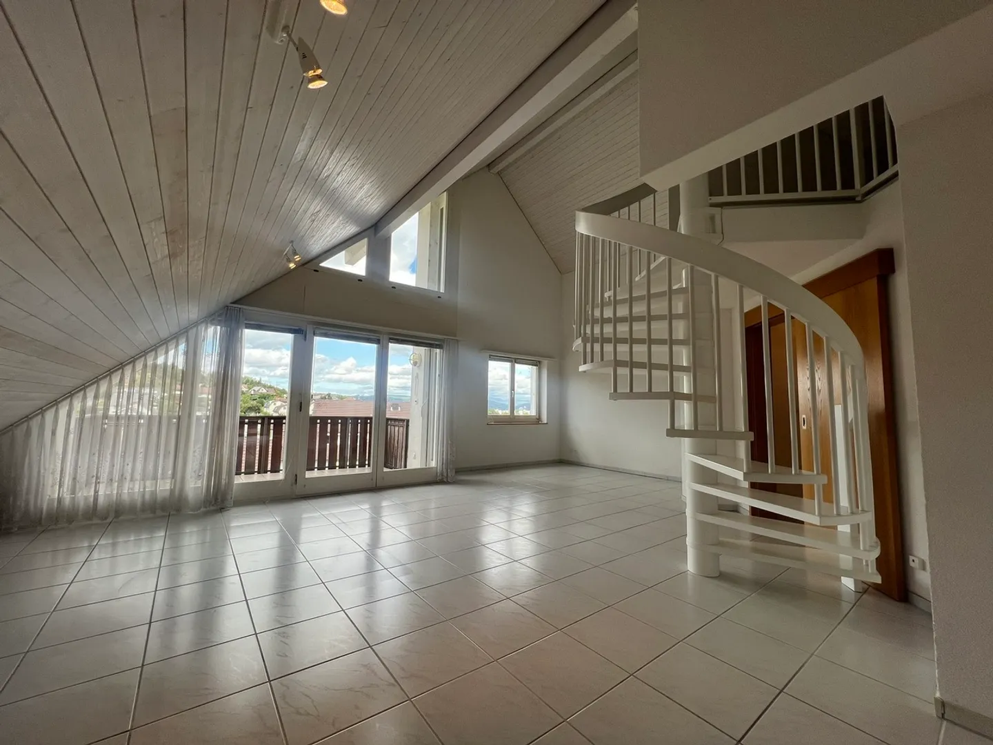Maisonette de 3,5 pièces avec un balcon de rêve et une salle de loisirs - Photo 1 sur 17