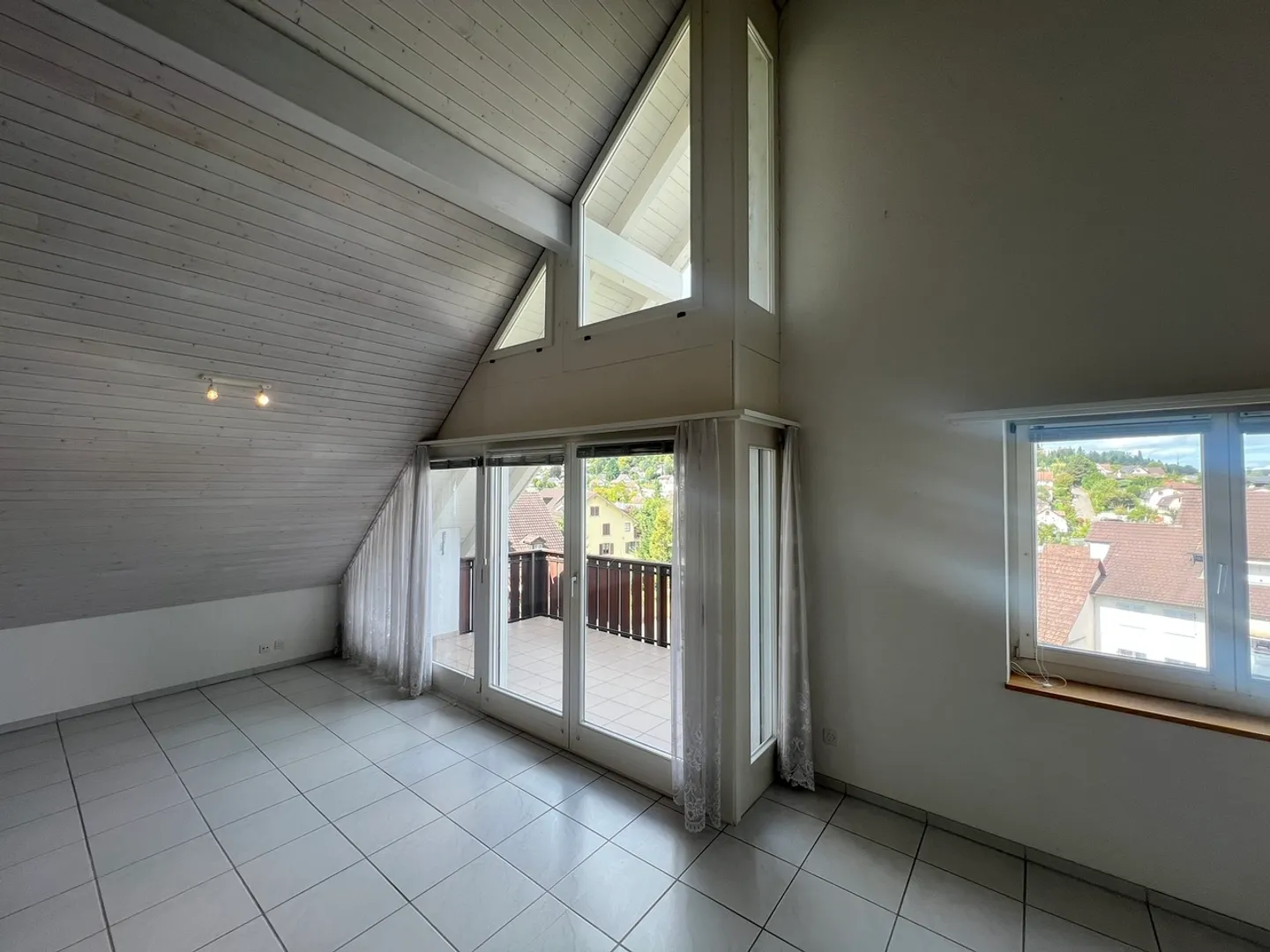 Maisonette de 3,5 pièces avec un balcon de rêve et une salle de loisirs - Photo 5 sur 17