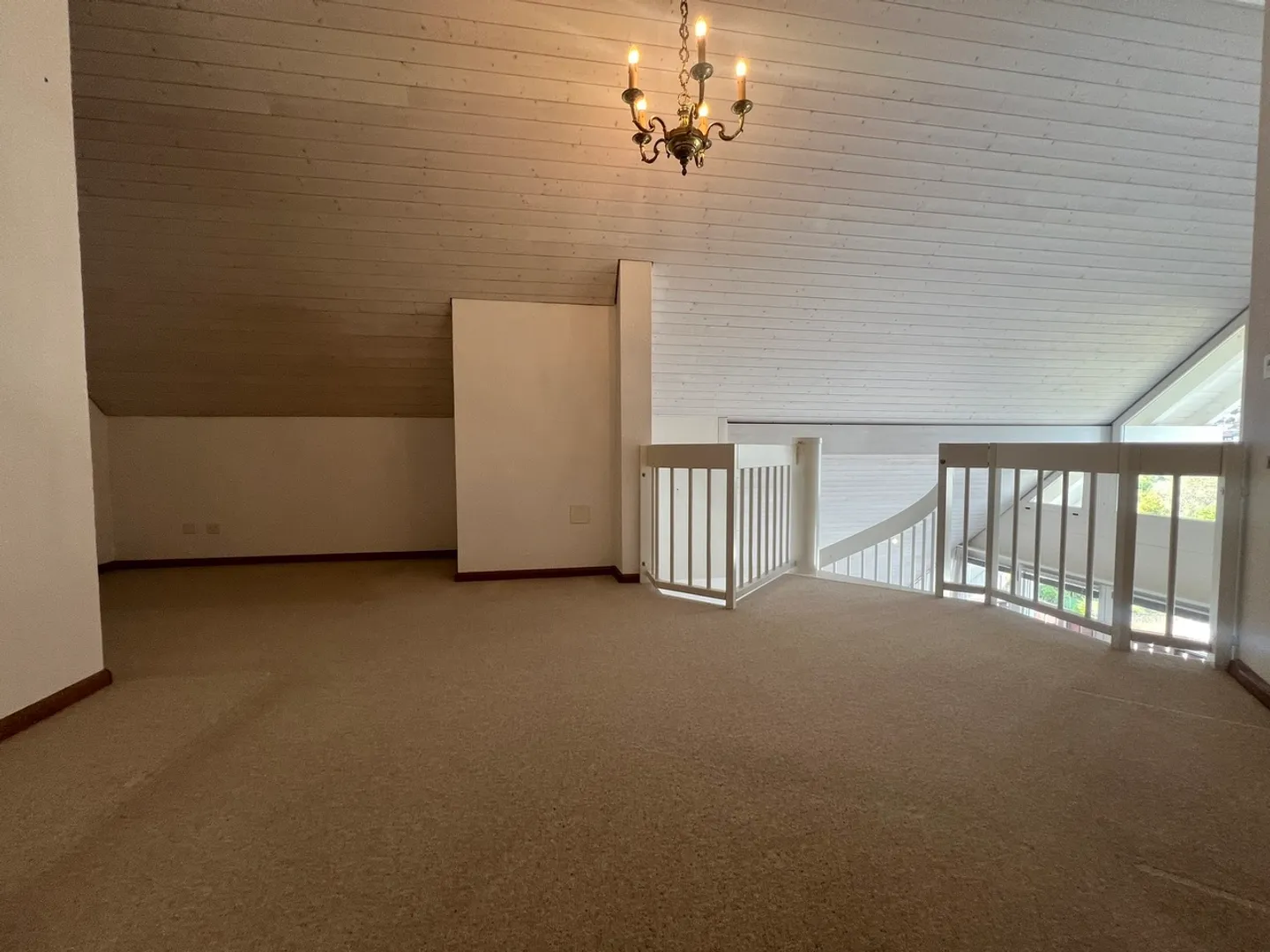 Maisonette de 3,5 pièces avec un balcon de rêve et une salle de loisirs - Photo 9 sur 17