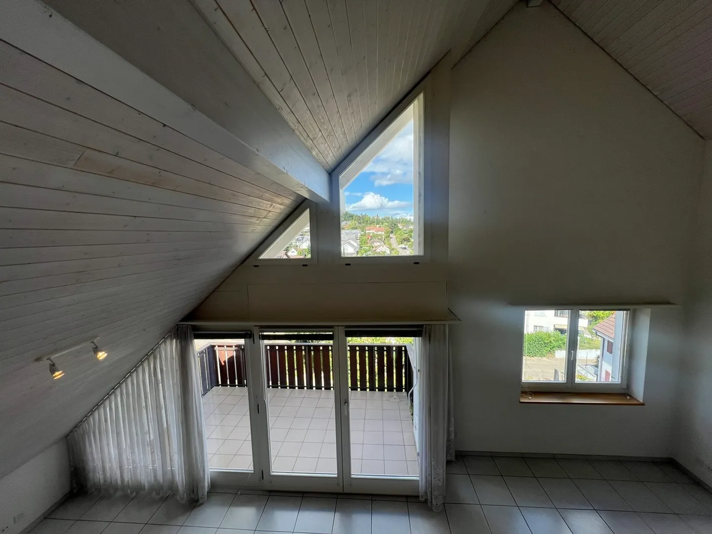 Maisonette de 3,5 pièces avec un balcon de rêve et une salle de loisirs - Photo 13 sur 17