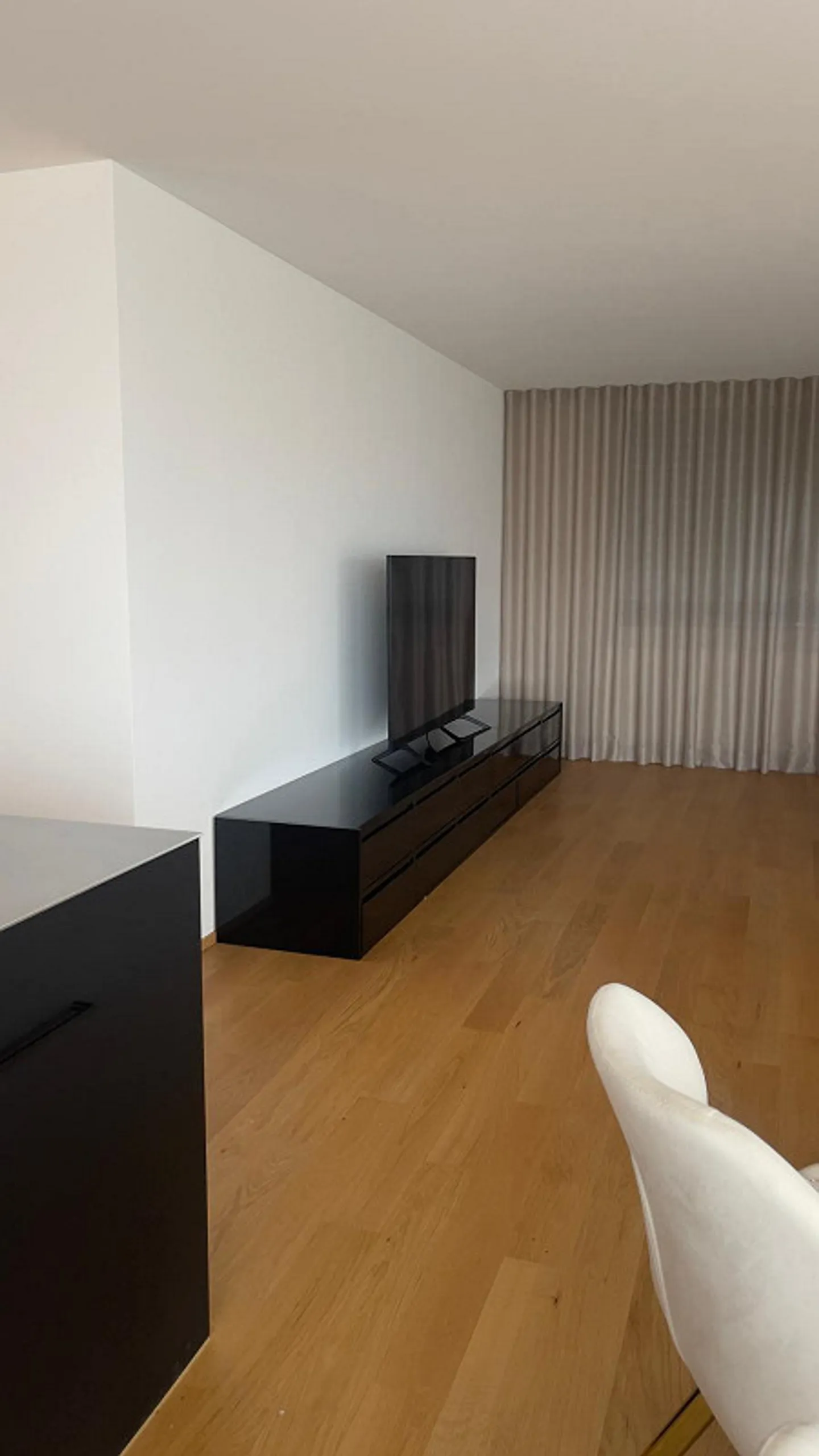 Wunderschöne und exklusive 4.5- Zimmerwohnung - Foto 3 von 13