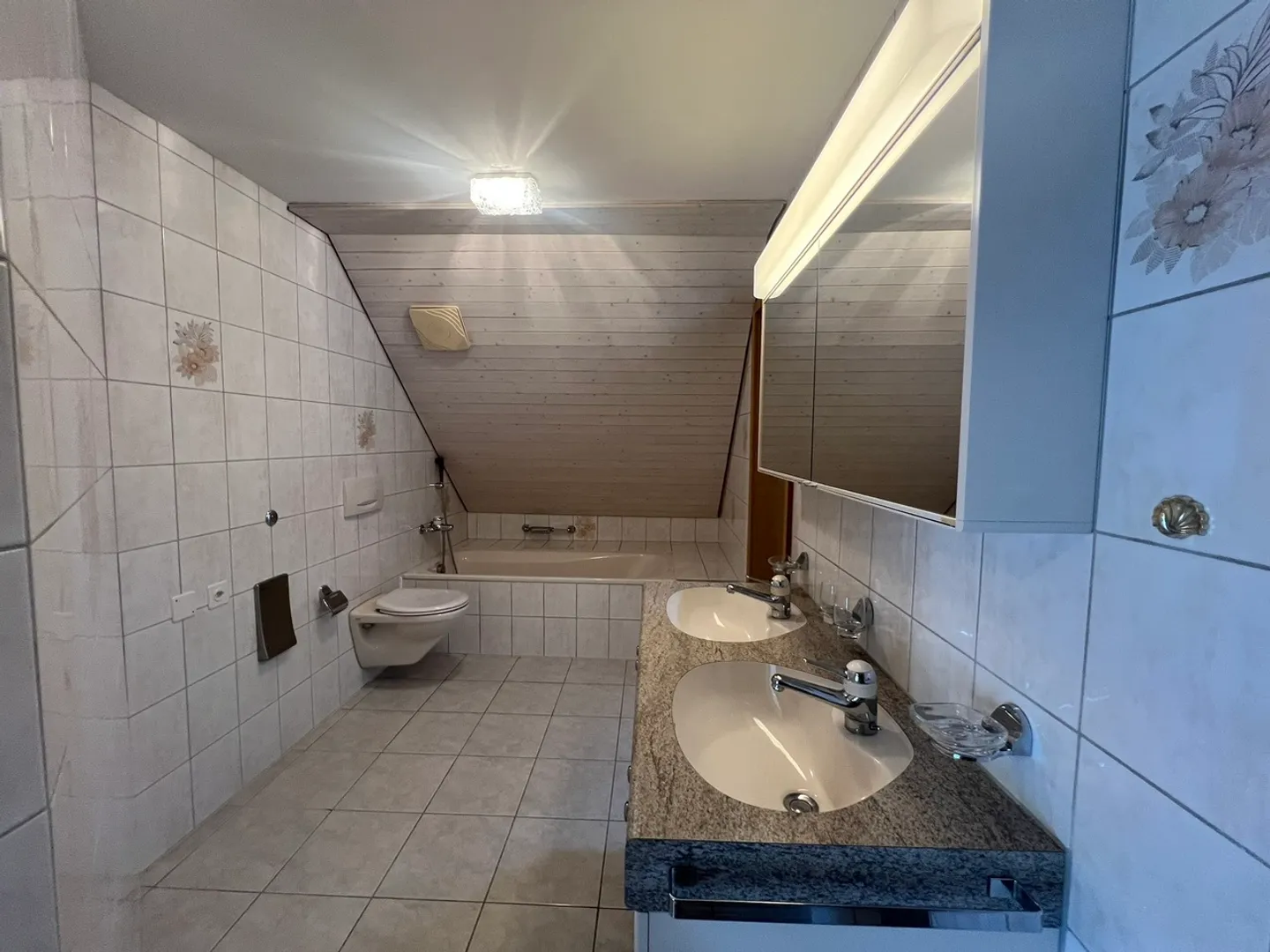 Maisonette de 3,5 pièces avec un balcon de rêve et une salle de loisirs - Photo 7 sur 17