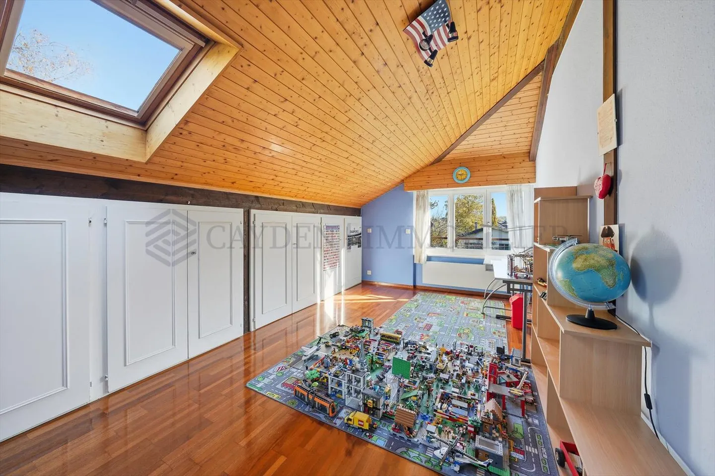 Individual villa with 6 bedrooms in a residential area - Photo 9 of 11