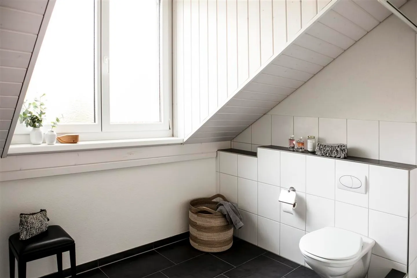 Charming Penthouse with Loggia - Photo 4 of 7