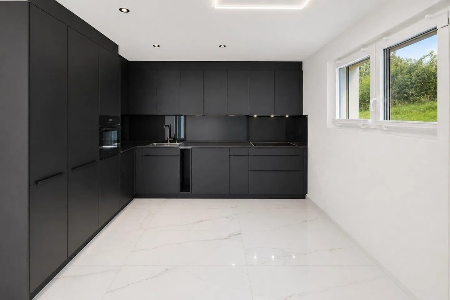 Stylish Family Home in Quiet Area - Photo 4 of 13