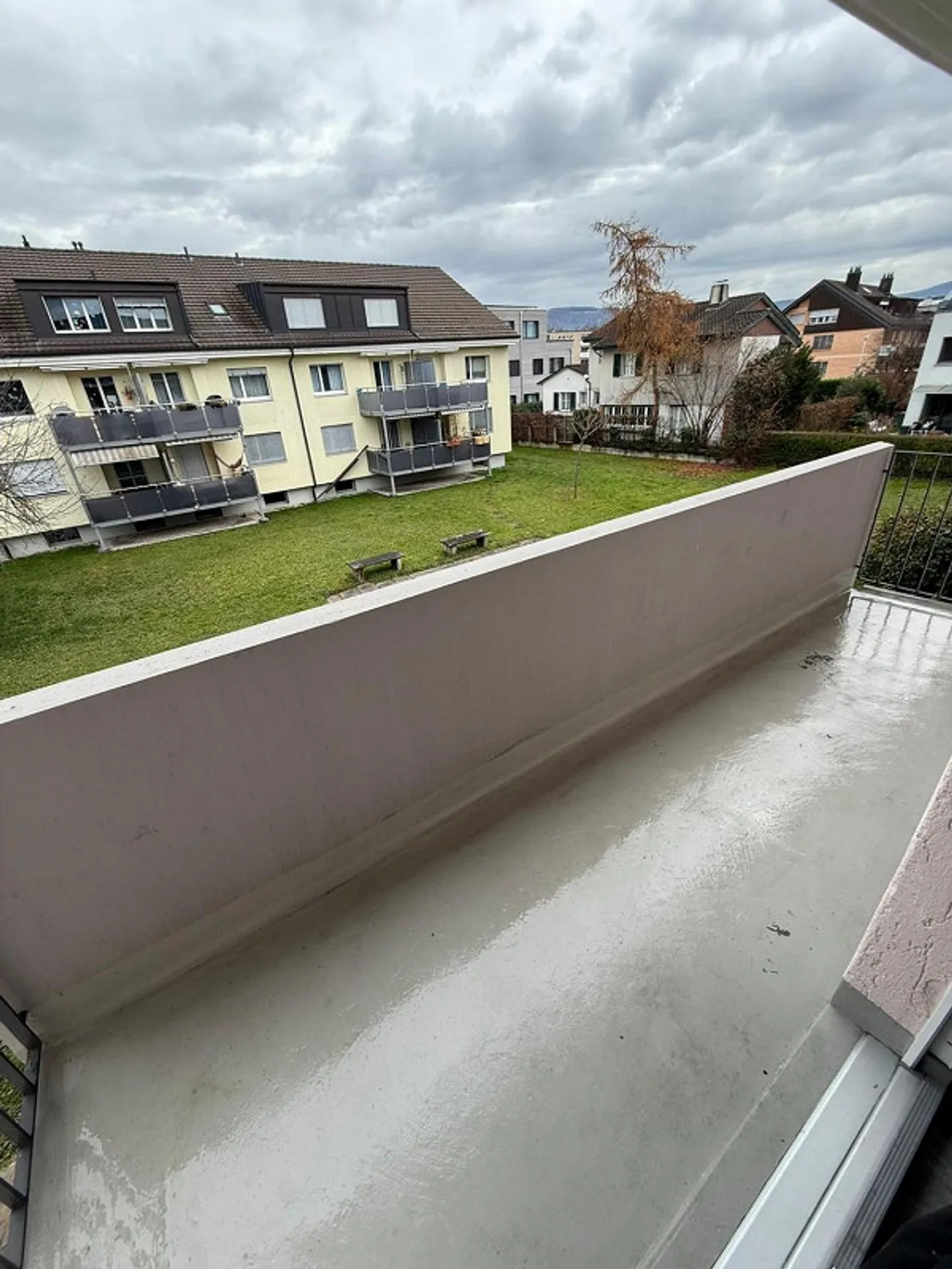 Appartement 2 pièces avec balcon et cuisine moderne, situé au centre de Reinach - Photo 8 sur 10