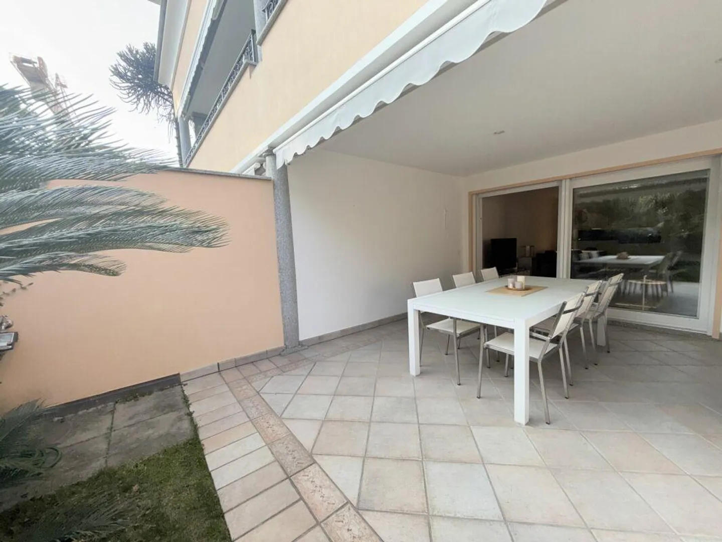 Elegant 2.5-room apartment with private garden in exclusive location - Photo 5 of 11