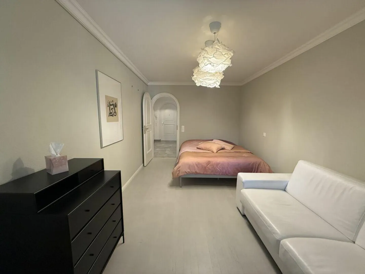 Elegant 2.5-room apartment with private garden in exclusive location - Photo 10 of 11