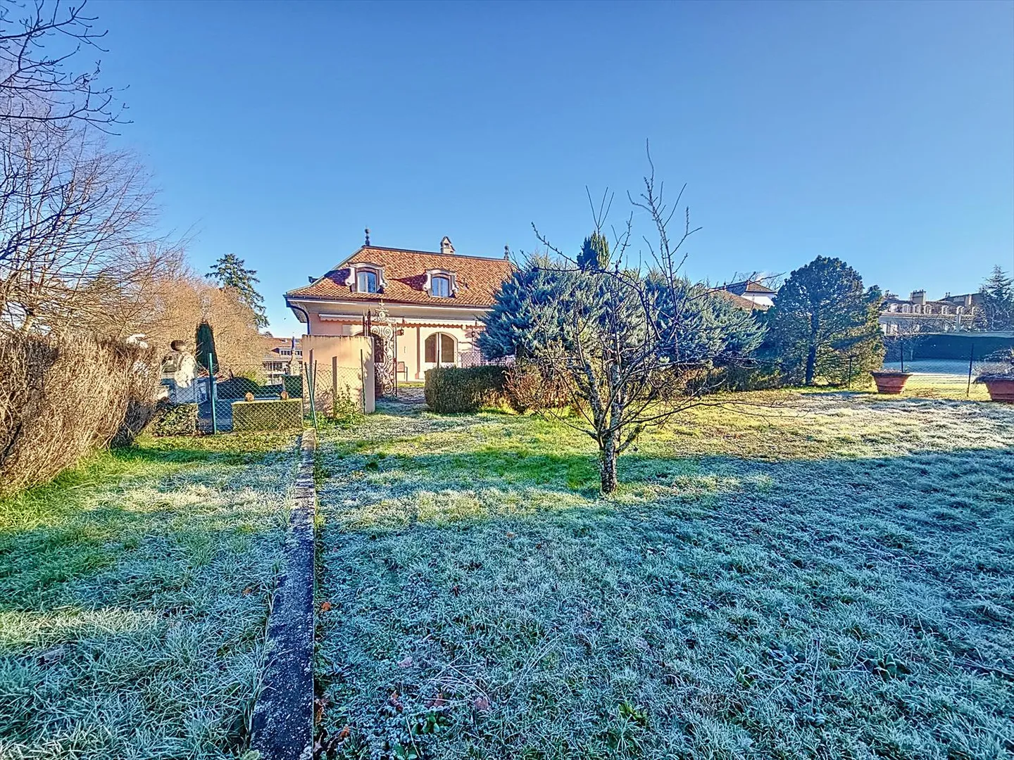 Villa - Photo 9 of 13