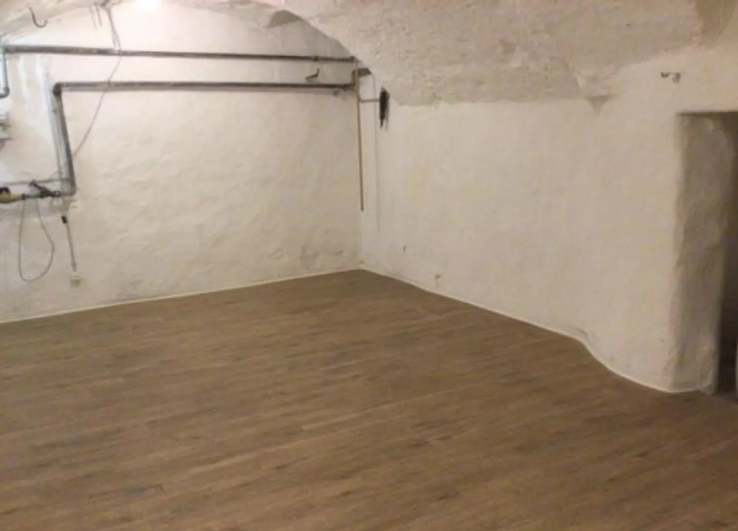 ESPACE DE STOCKAGE ATTRACTIF POUR UTILISATION TEMPORAIRE - Photo 2 sur 3