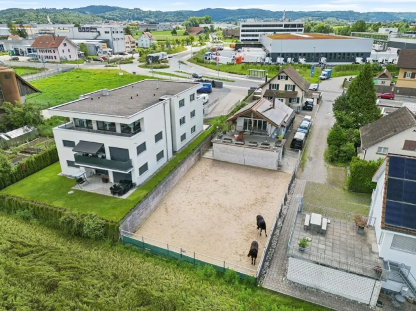 EQUITAZIONE, IMMOBILE RESIDENZIALE E COMMERCIALE CON DIVERSE POSSIBILITÀ D'USO - Foto 19 di 20