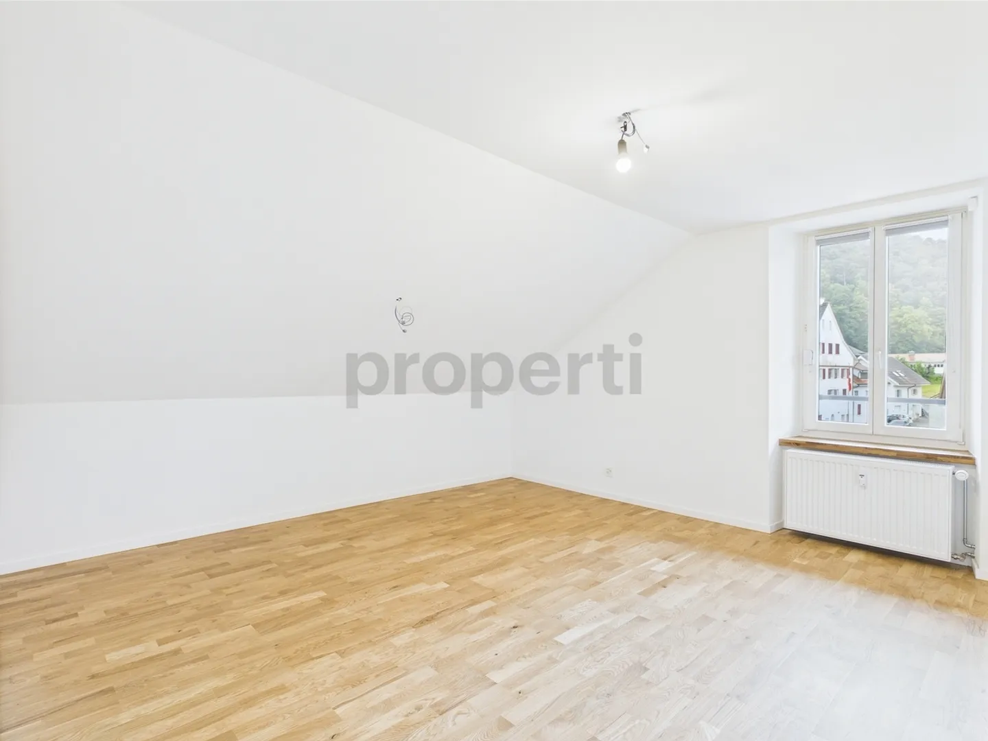 Charming 4.5-room apartment in a listed building in Büsserach - Photo 2 of 10