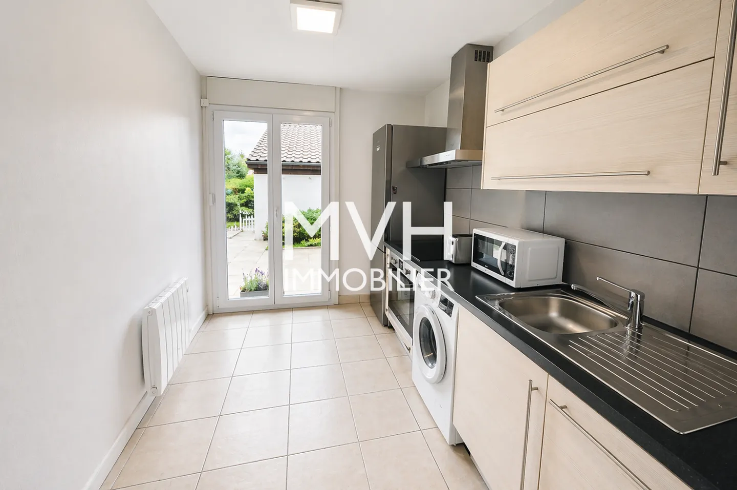 5-Room House - Photo 2 of 4