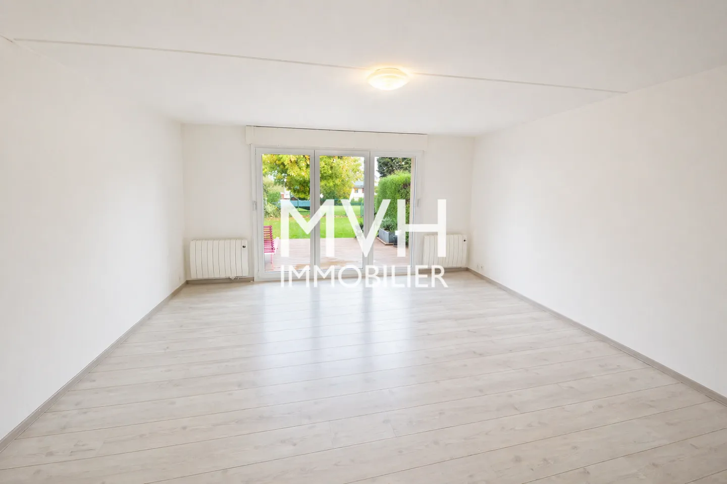 5-Room House - Photo 1 of 4