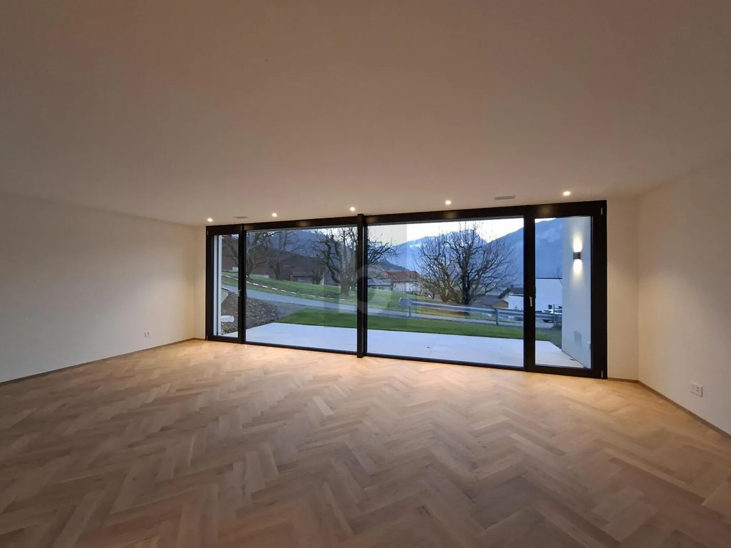 HOCHWERTIG UND VOLLER MODERNER HIGHLIGHTS - Foto 4 von 6