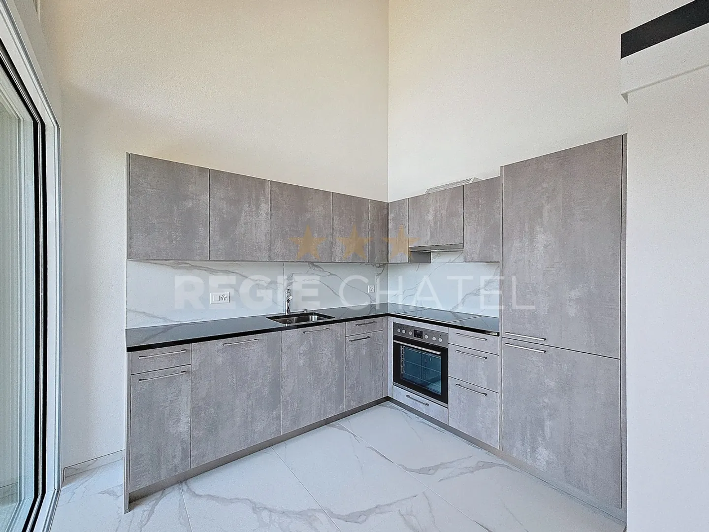 3.5-room apartment on the top floor with mezzanine - Photo 3 of 8