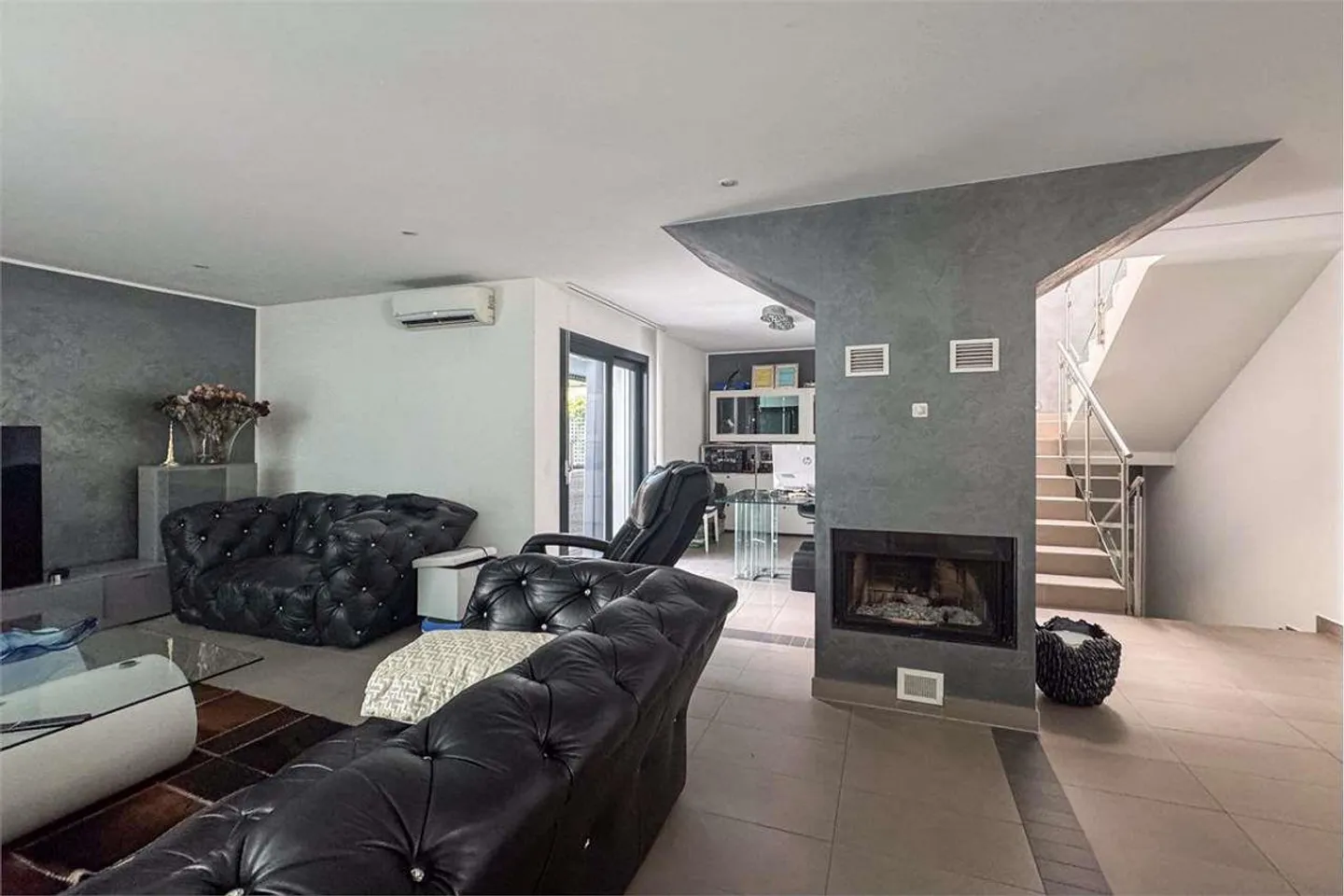 Villa moderna con piscina salata e dotazioni di alta qualità - Foto 2 di 9