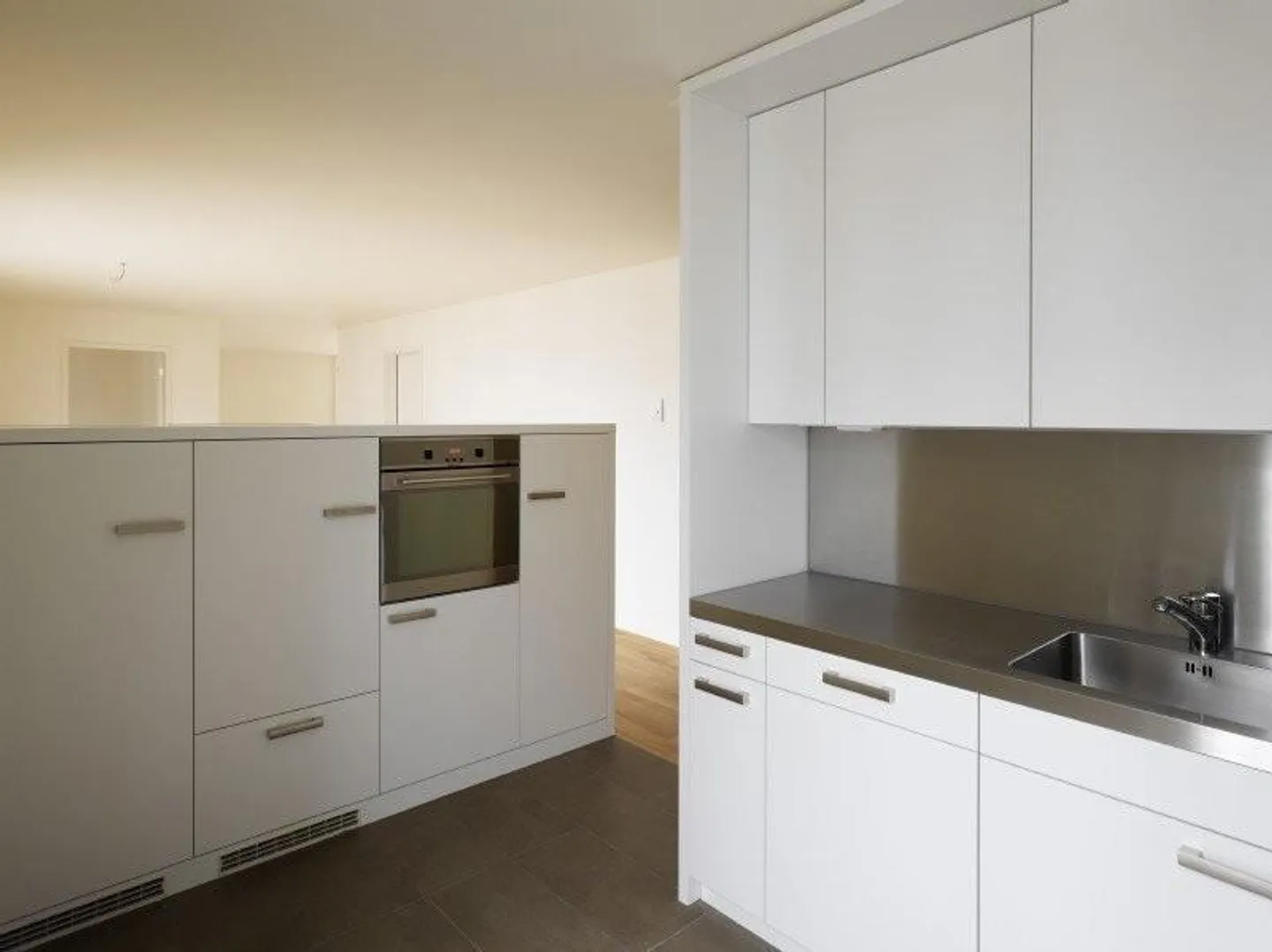 Modern spacious 3.5-room penthouse apartment - Photo 4 of 7