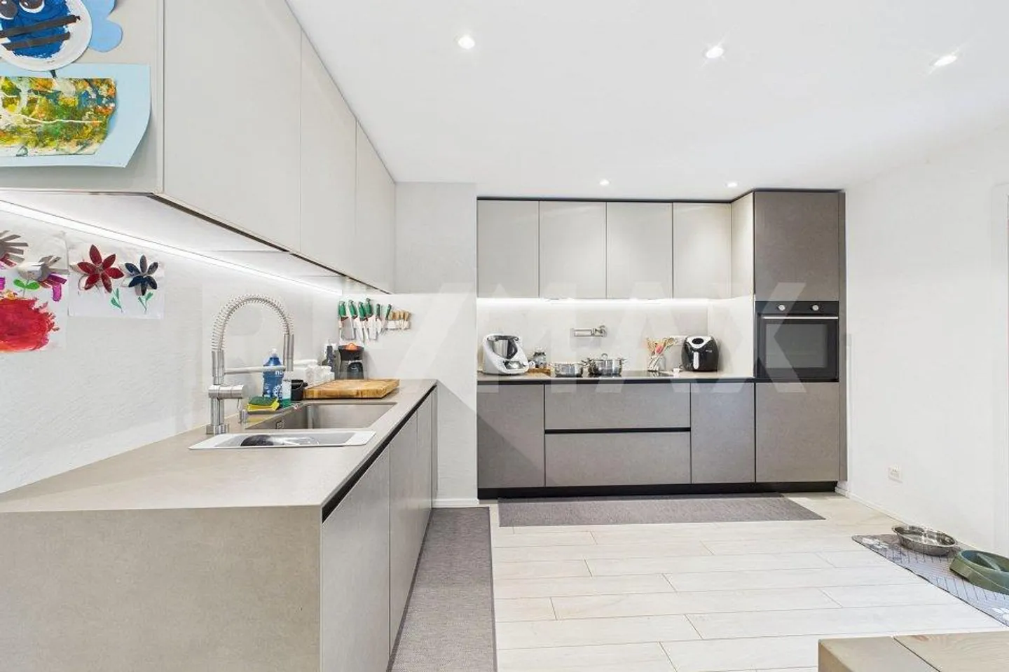 Casa unifamiliare moderna: eleganza, comfort e tecnologia all'avanguardia - Foto 13 di 13