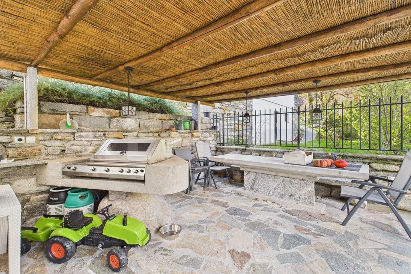 Casa unifamiliare moderna: eleganza, comfort e tecnologia all'avanguardia - Foto 10 di 13