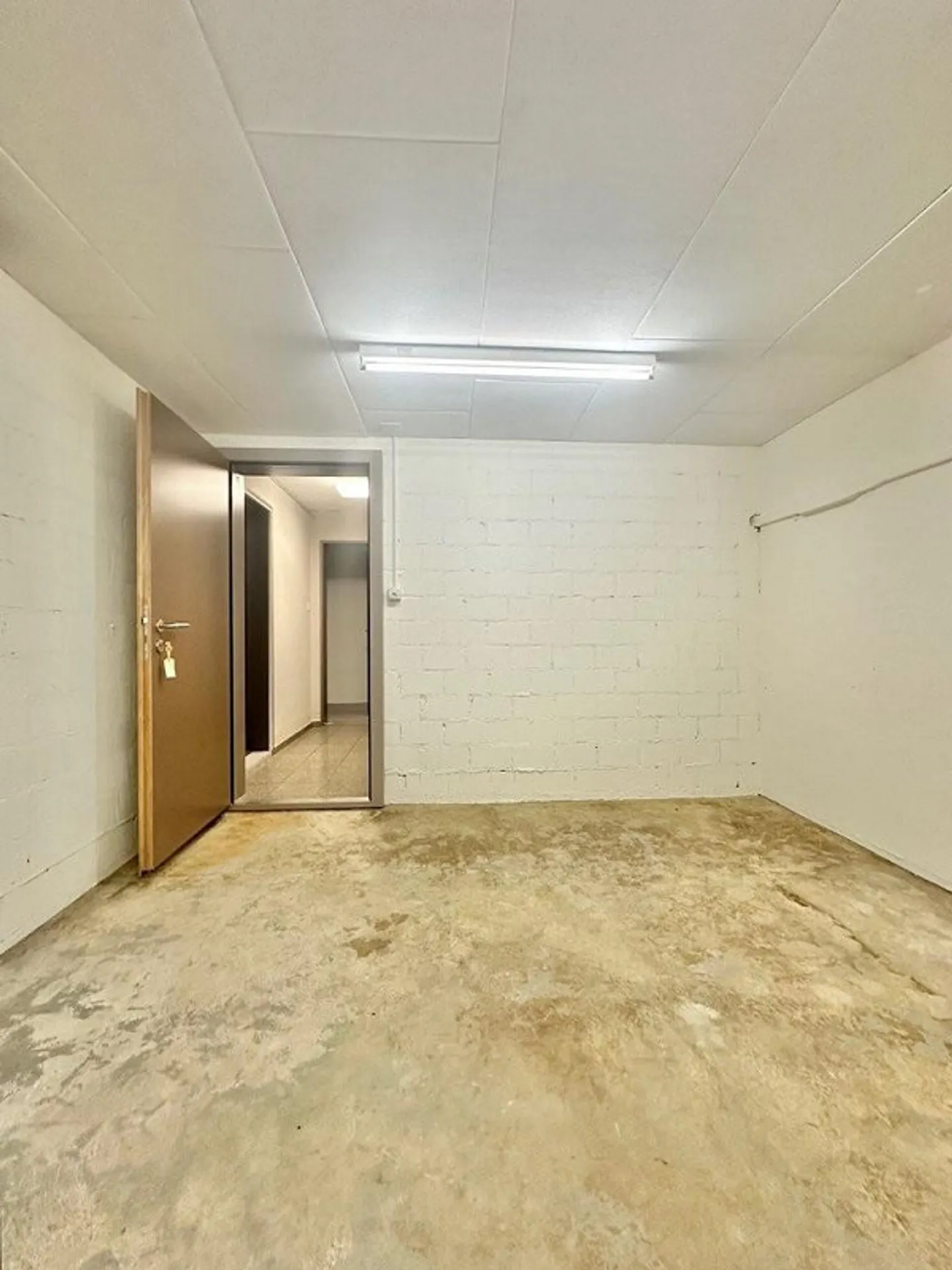 Salle de bricolage à louer - Photo 4 sur 4