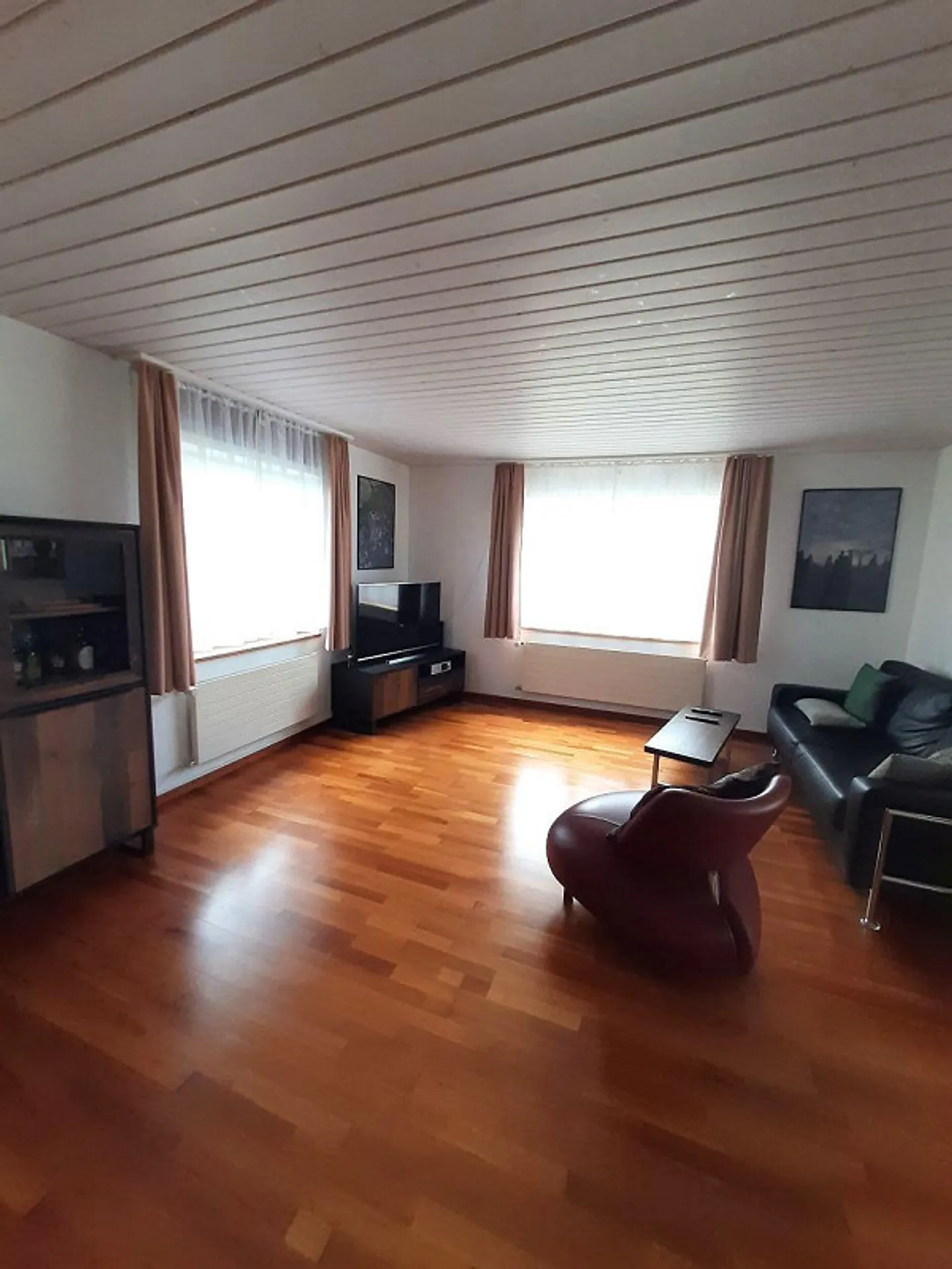 5 1/2 room single-family house with separate double garage - Photo 5 of 12