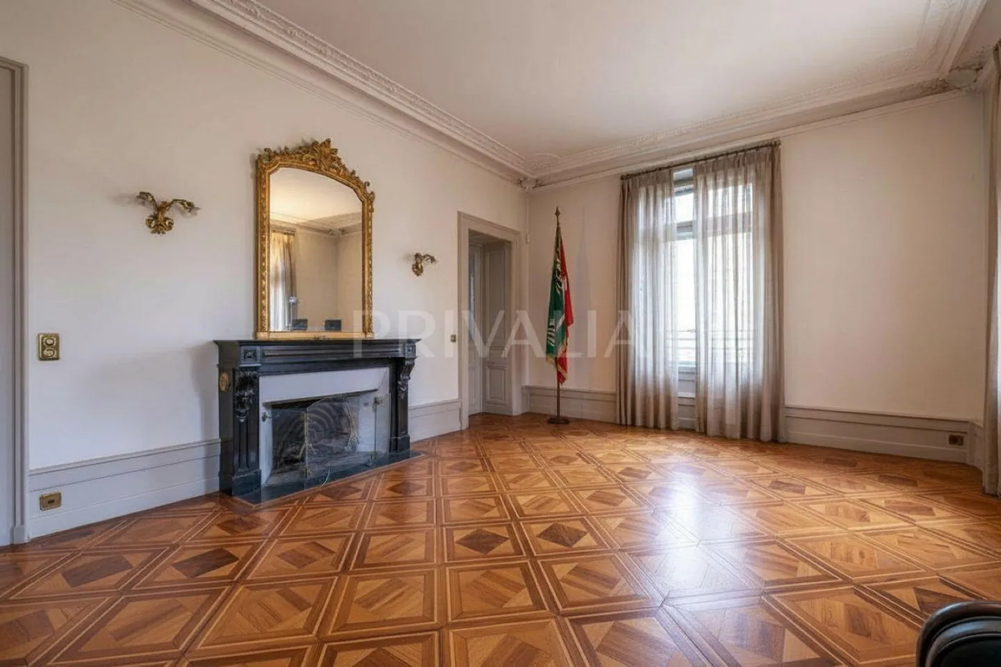 Magnificent Townhouse in the Heart of the Russian Orthodox Quarter - Photo 2 of 6