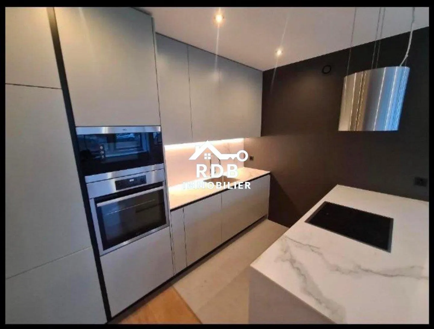 Appartamento di 4.5 locali al 1° piano a Ginevra 1208 - Foto 1 di 6
