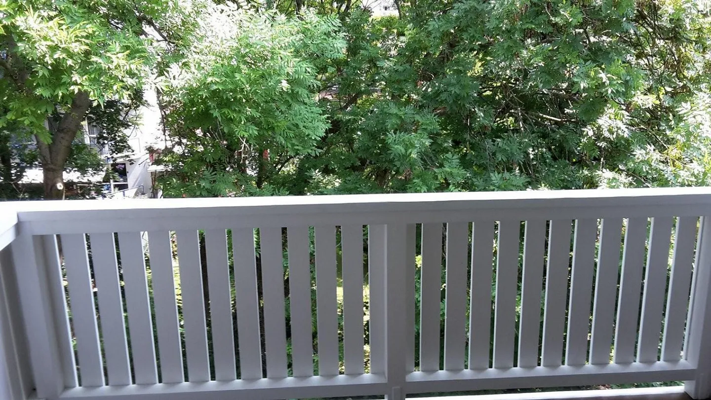 Appartement attrayant de 3 pièces avec grand balcon - Photo 2 sur 7