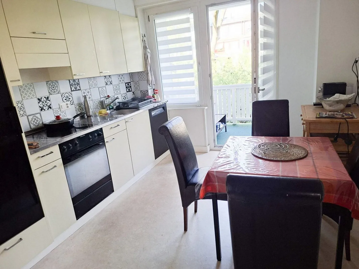 Appartement attrayant de 3 pièces avec grand balcon - Photo 4 sur 7