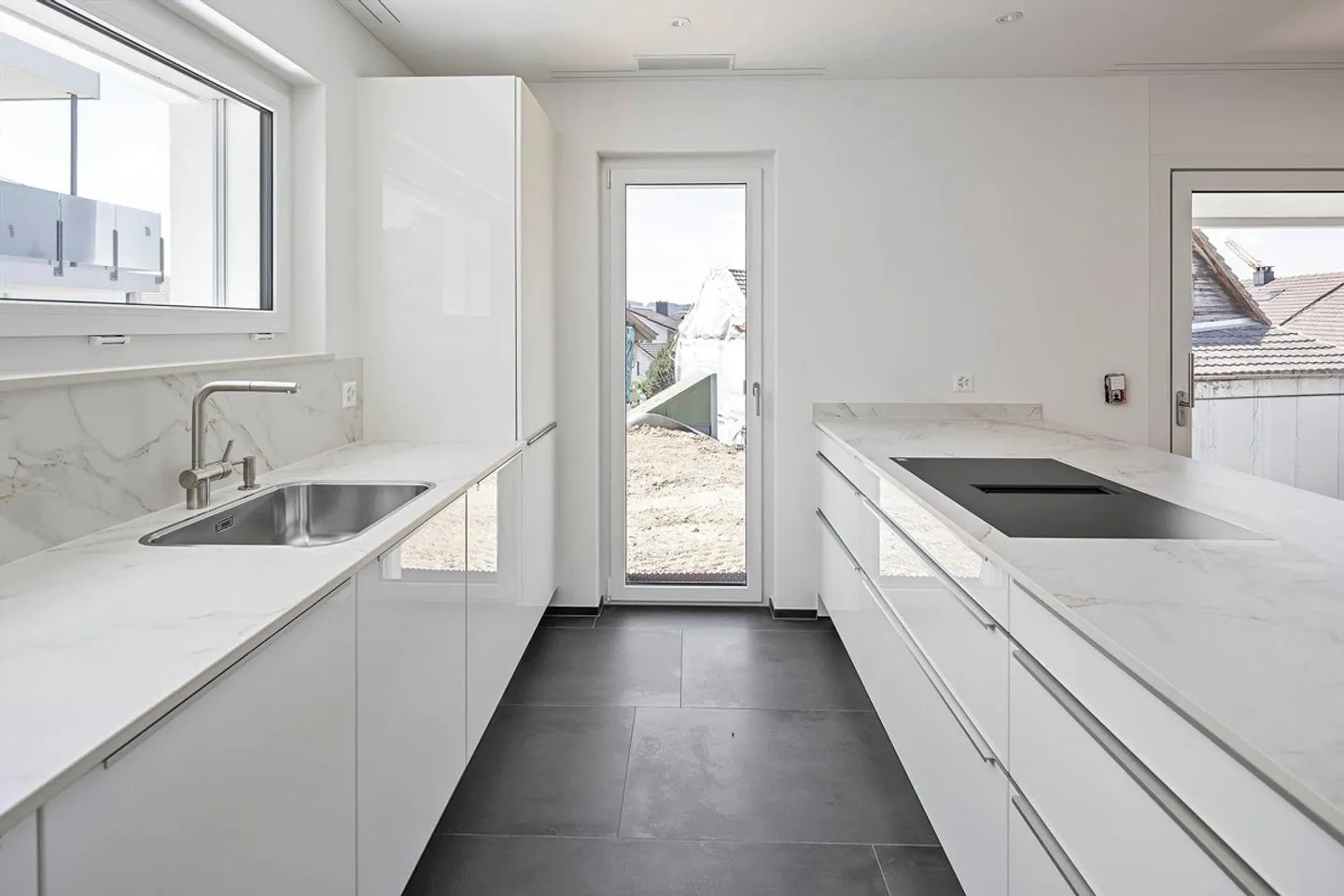 Maison familiale moderne avec terrasse - Photo 3 sur 13