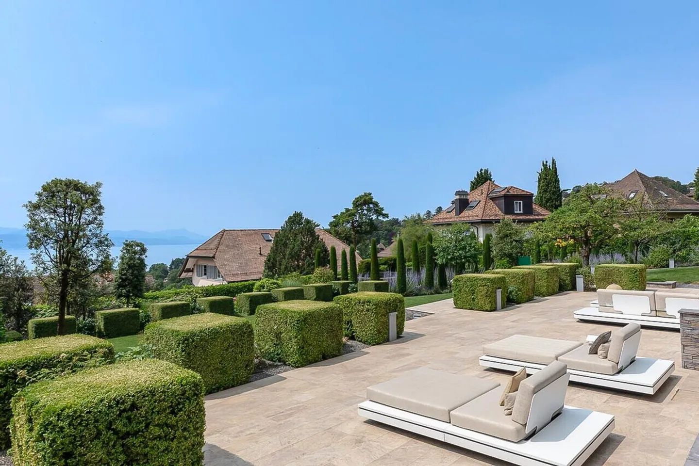 Exceptional residence in the heart of the beautiful Lausanne neighborhoods - Photo 4 of 20