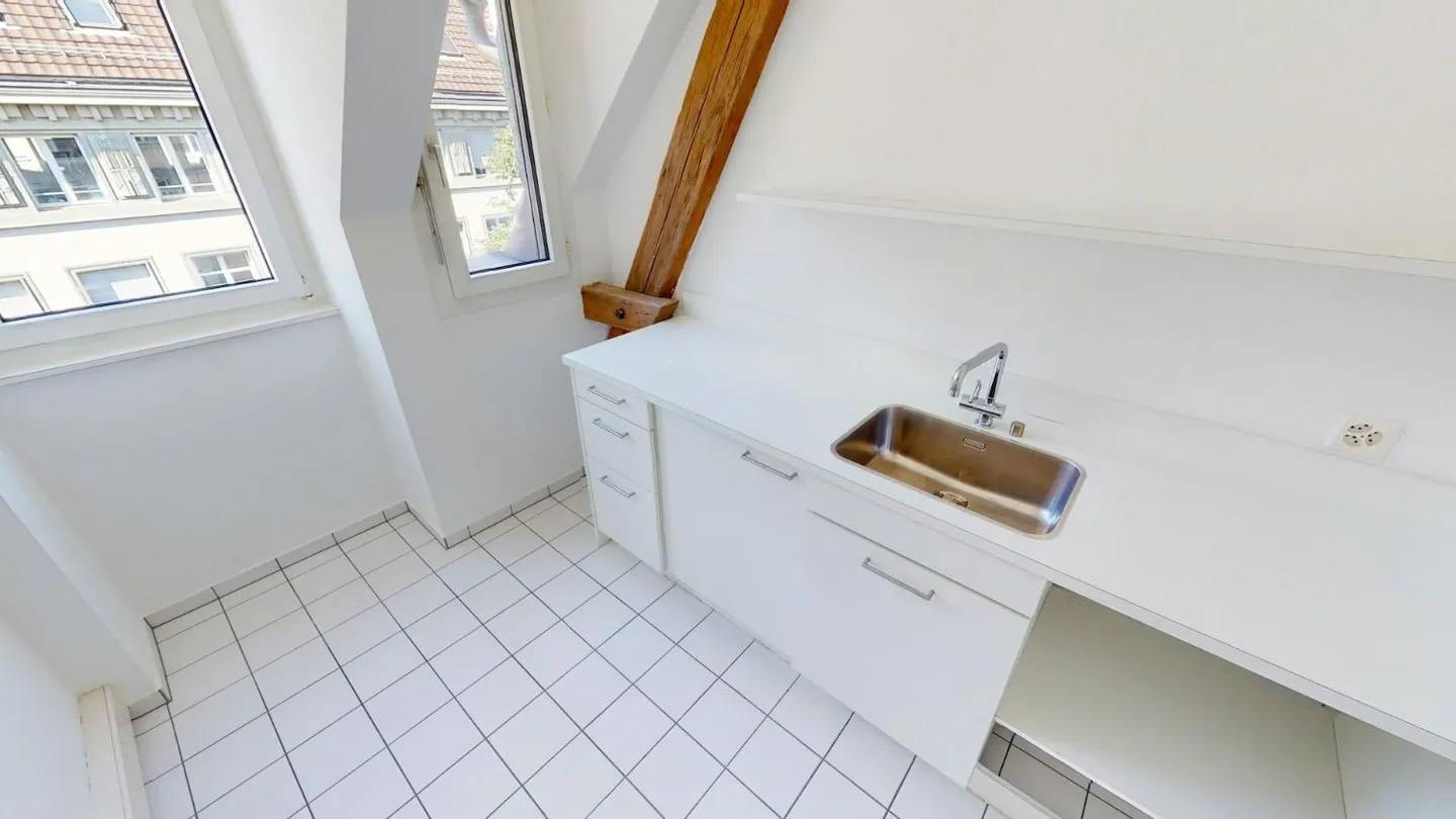Espace de bureau moderne développé avec zone supplémentaire intégrée - Photo 6 sur 13