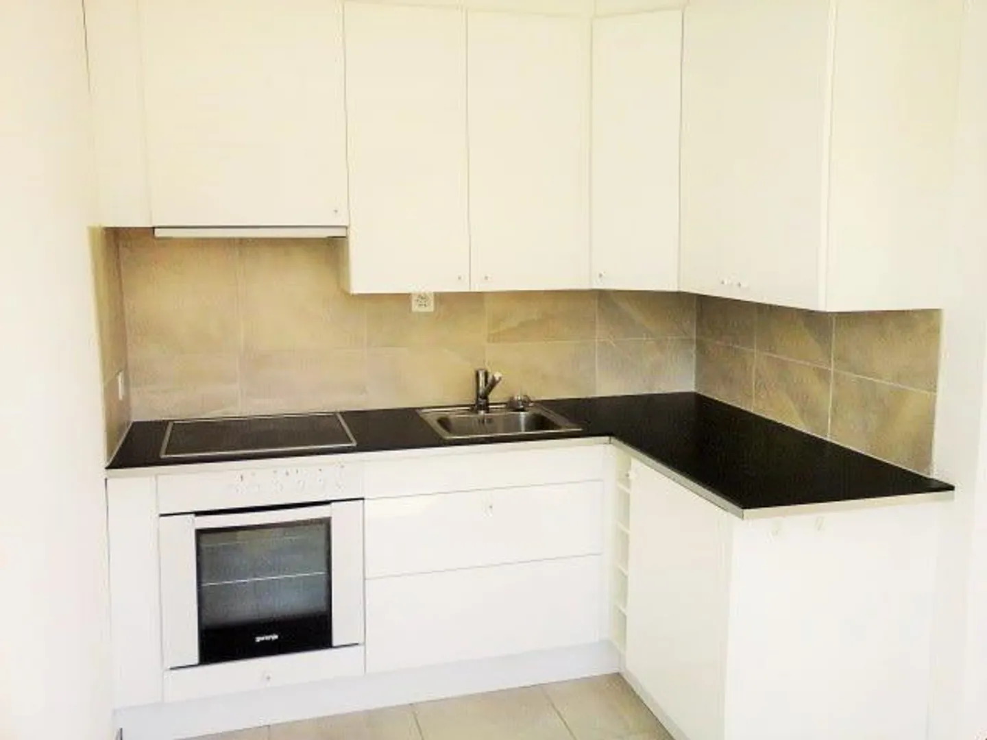 2.5 Room Apartment - Photo 2 of 5