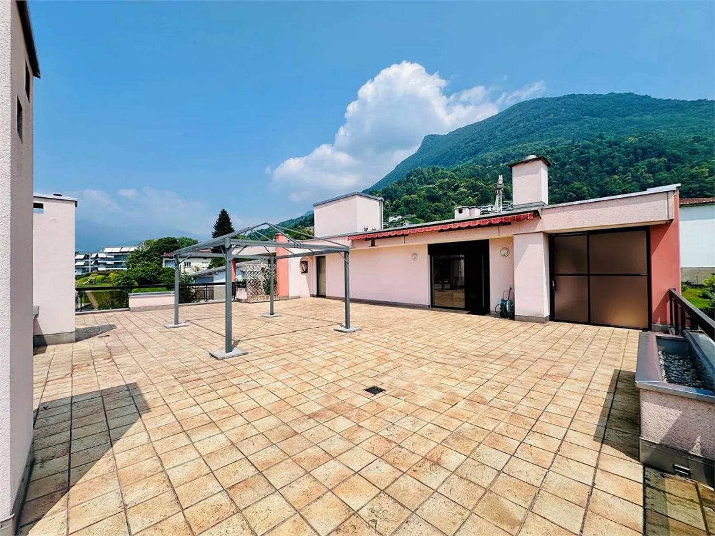 Penthouse de 3,5 pièces de 145 m² avec grandes terrasses et vue dégagée - Photo 1 sur 13