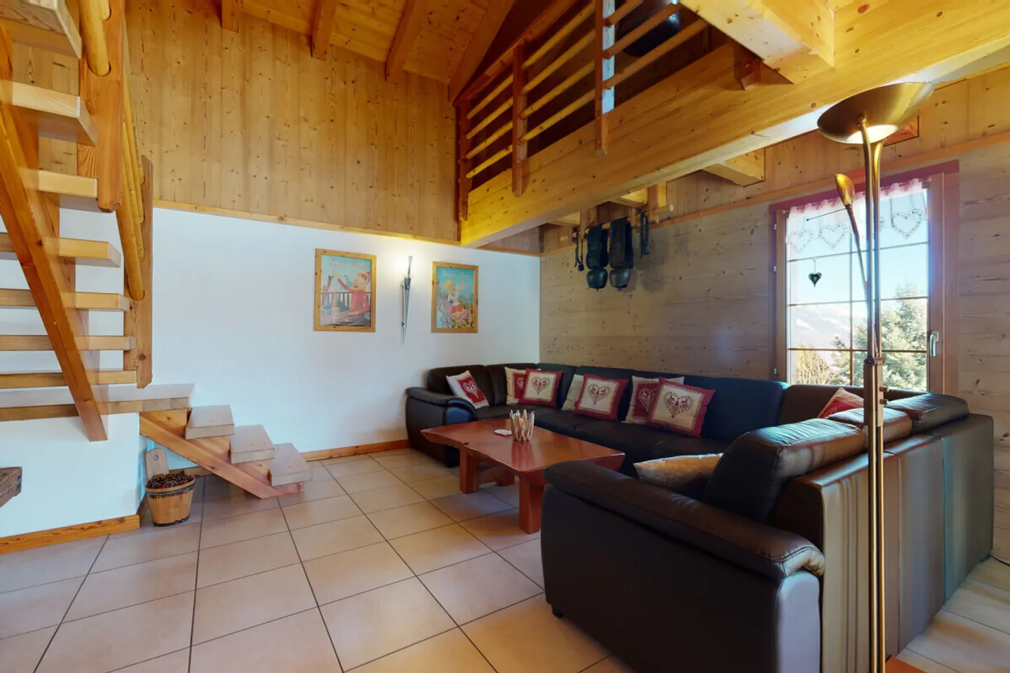 EXCLUSIVITE: Magnifique chalet de luxe proche de Crans-Montana - Photo 3 sur 13