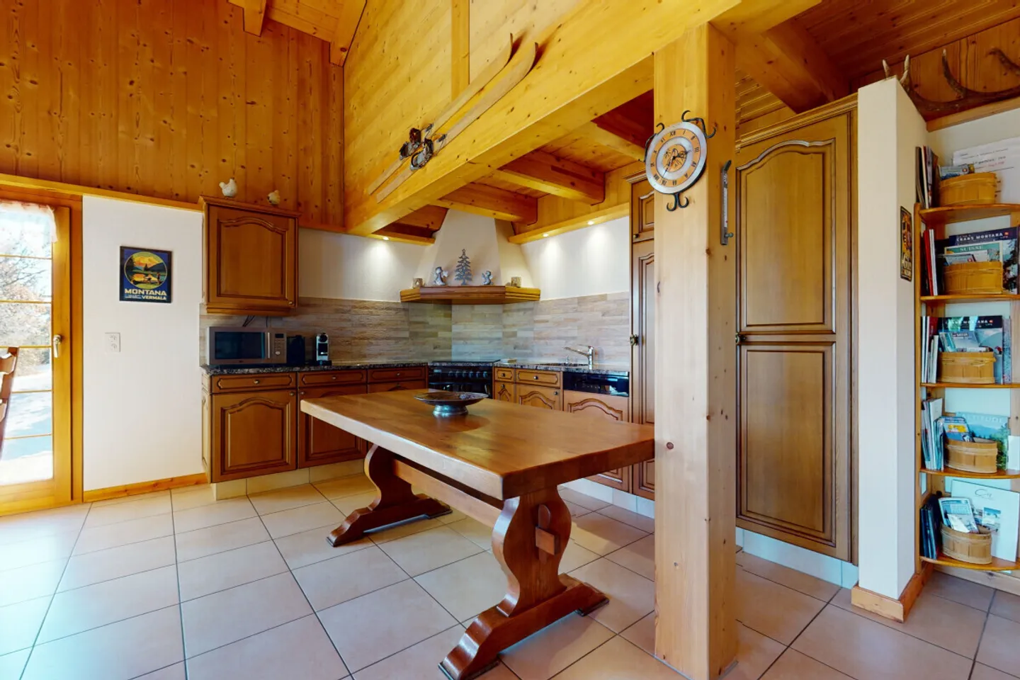 EXCLUSIVITE: Magnifique chalet de luxe proche de Crans-Montana - Photo 4 sur 13