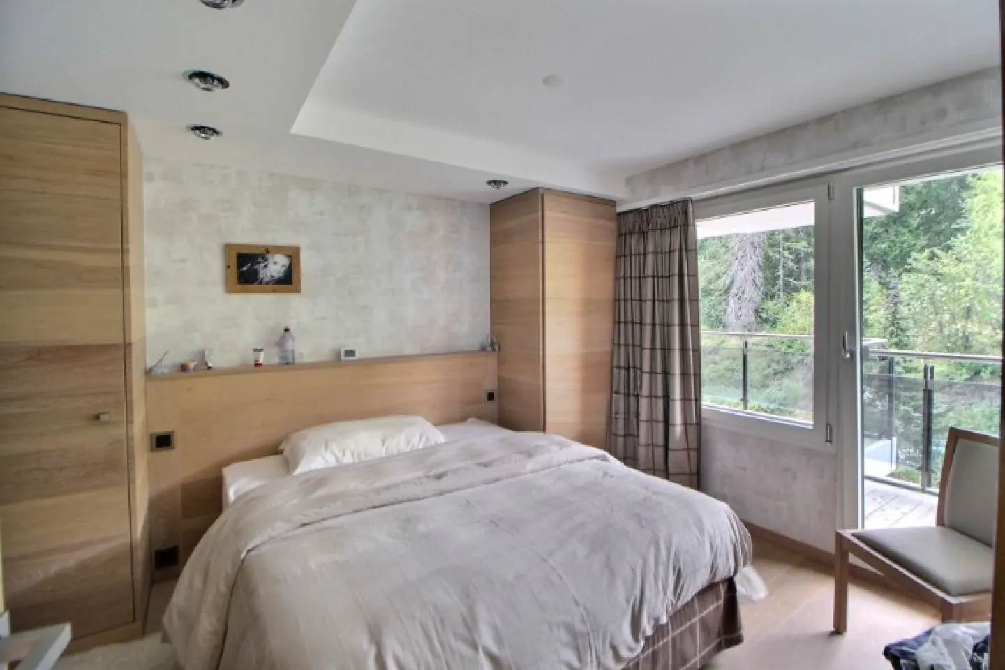 Exclusive 3.5-room apartment with panoramic views, hotel service, and immediate proximity to the ski slopes - Photo 4 of 7