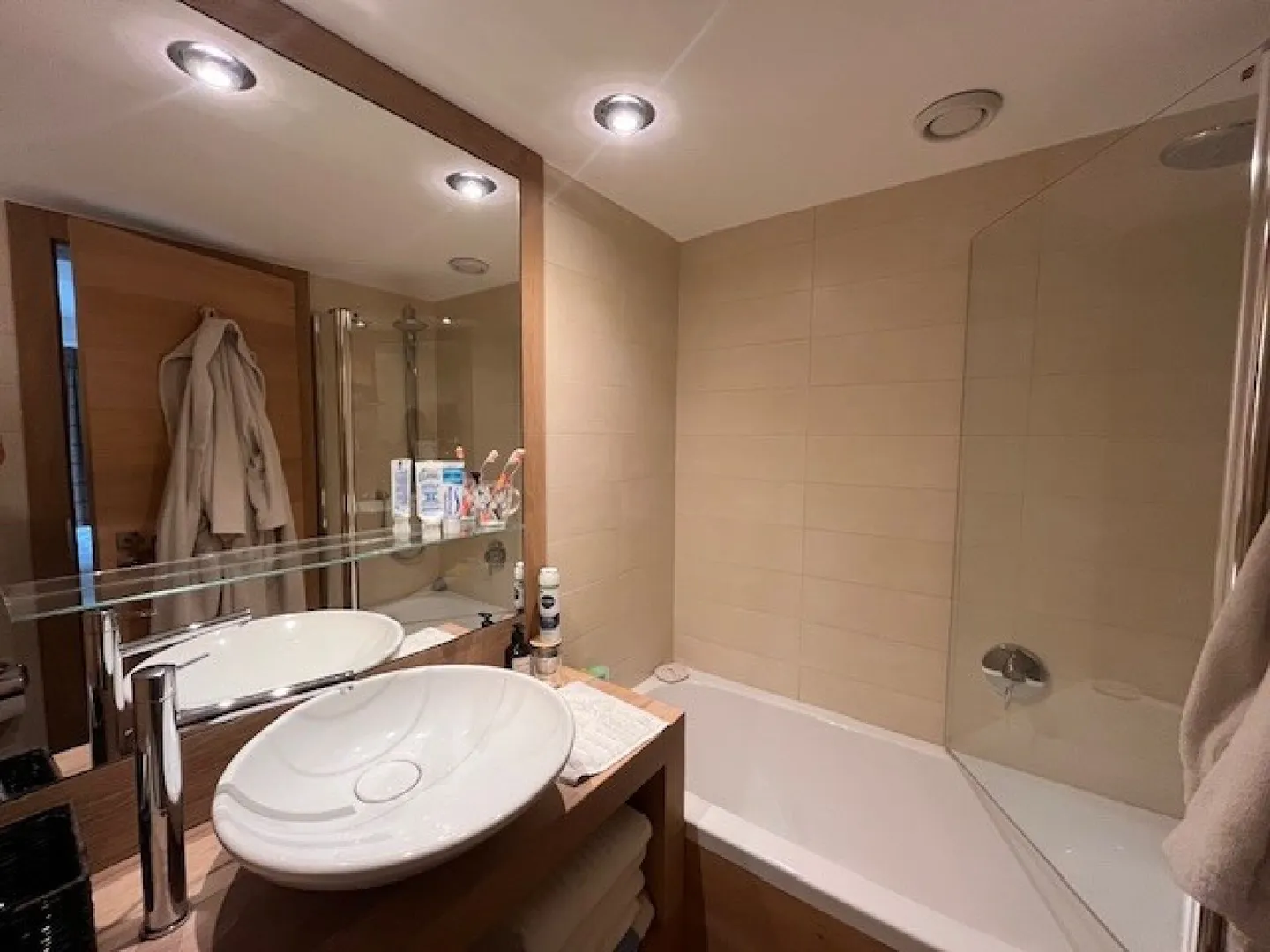 Exclusive 3.5-room apartment with panoramic views, hotel service, and immediate proximity to the ski slopes - Photo 6 of 7