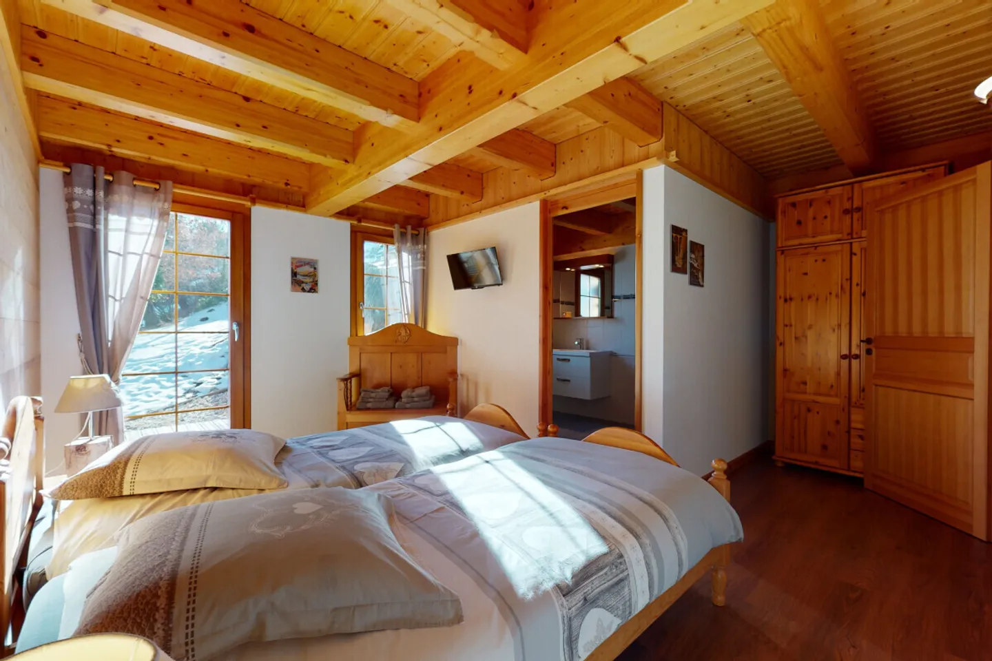 EXCLUSIVITE: Magnifique chalet de luxe proche de Crans-Montana - Photo 7 sur 13