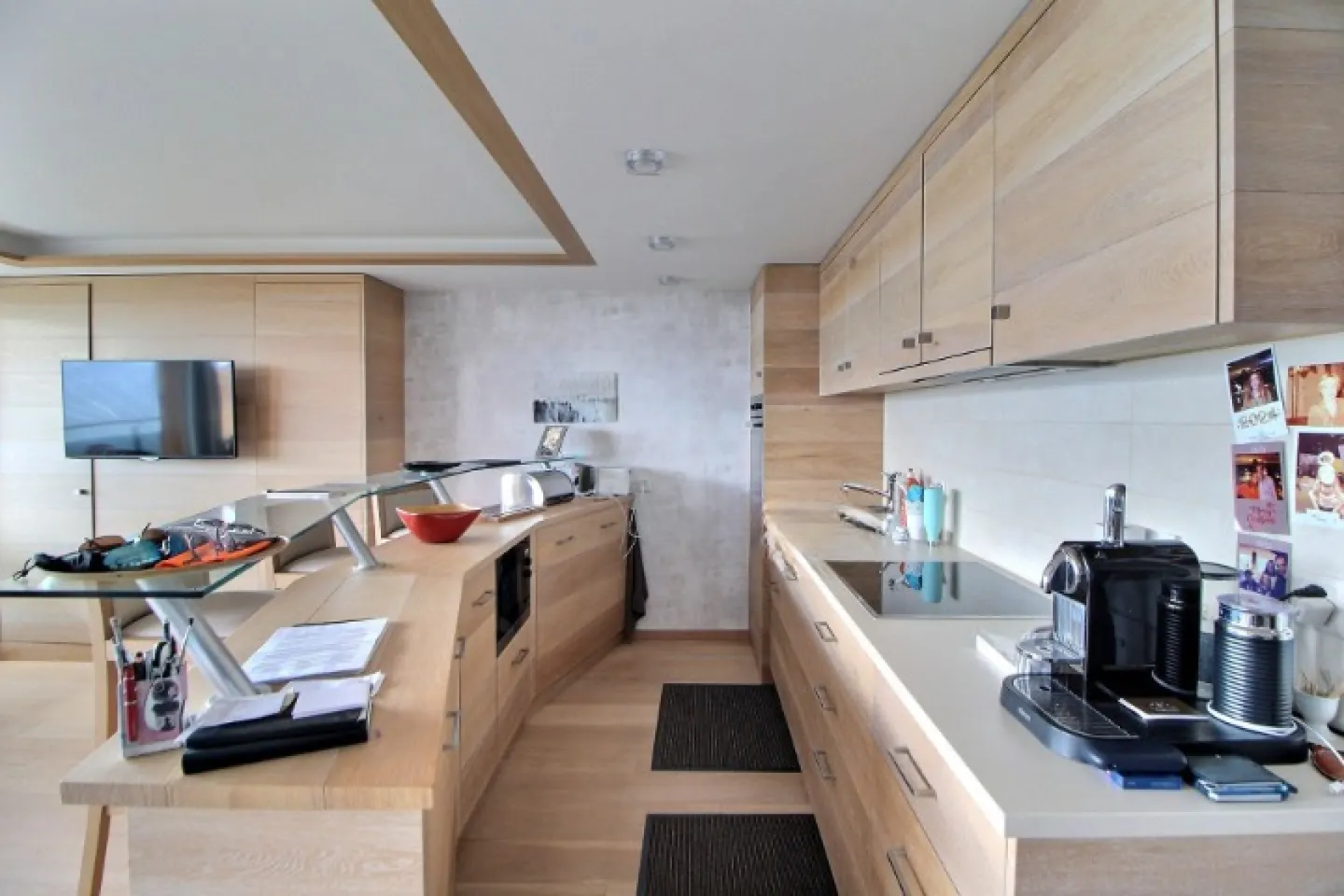 Exclusive 3.5-room apartment with panoramic views, hotel service, and immediate proximity to the ski slopes - Photo 3 of 7