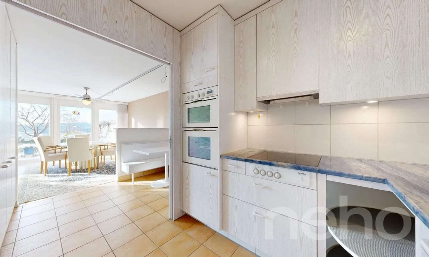 Appartamento con terrazza su due livelli con giardino d'inverno e panorama - Foto 8 di 11