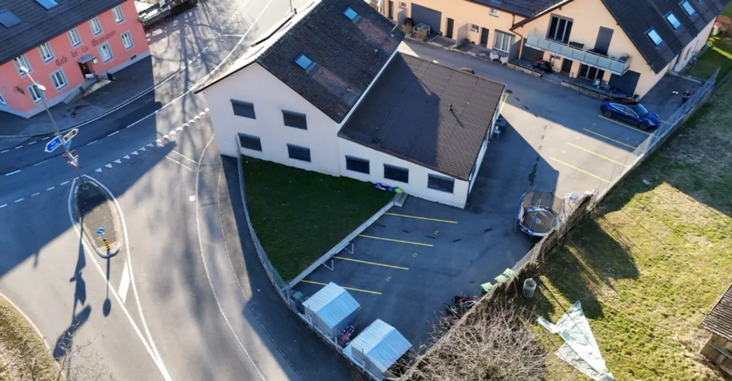 Gemischt genutztes Gebäude - Foto 3 von 12
