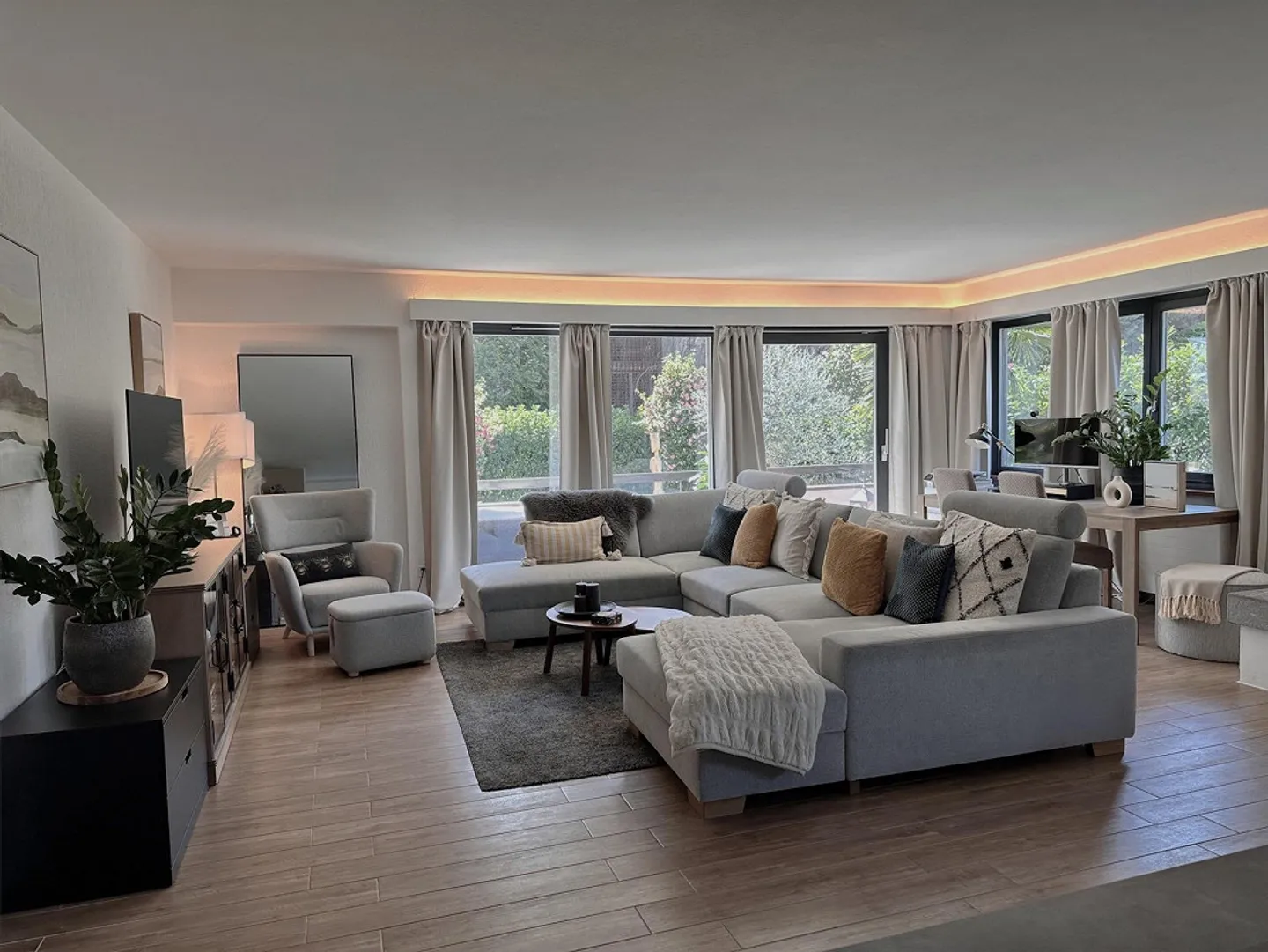 In Affitto - Elegante Appartamento con 4 Camere da Letto e Piscina nella Prestigiosa Ascona - Foto 1 di 24