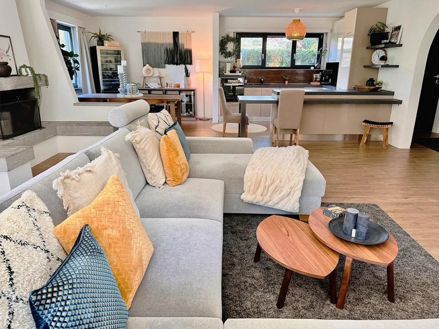 In Affitto - Elegante Appartamento con 4 Camere da Letto e Piscina nella Prestigiosa Ascona - Foto 4 di 24