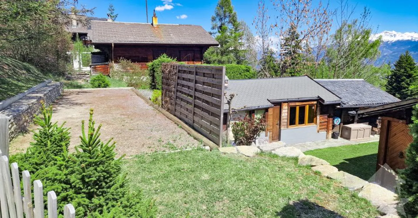 Charming Chalet with Stunning Views - Photo 2 of 12
