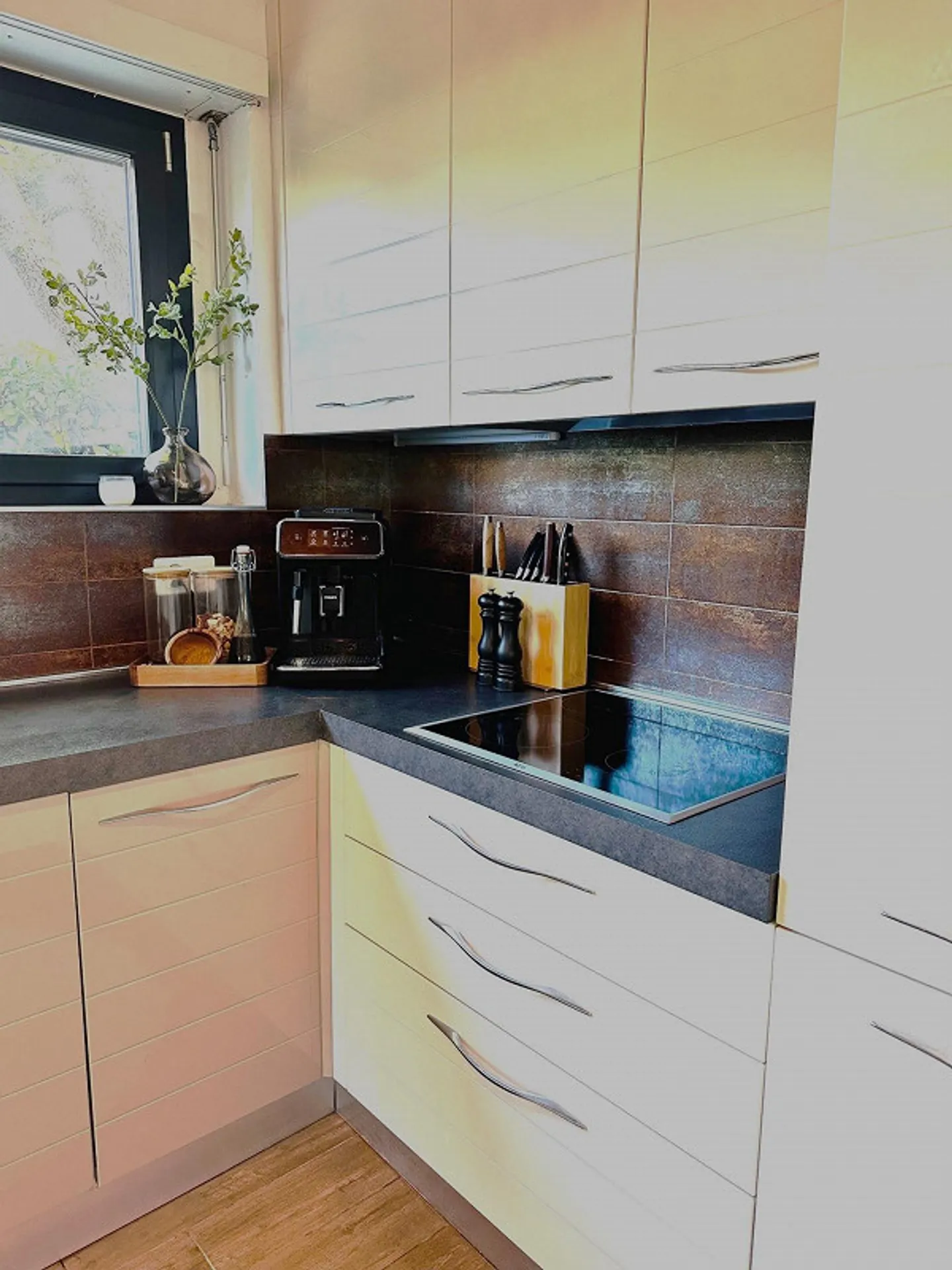 In Affitto - Elegante Appartamento con 4 Camere da Letto e Piscina nella Prestigiosa Ascona - Foto 7 di 24