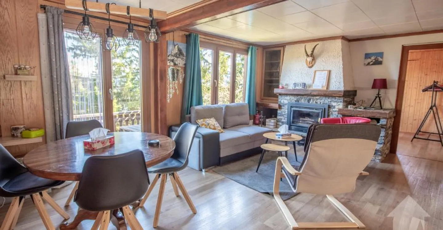 Charming Chalet with Stunning Views - Photo 5 of 12