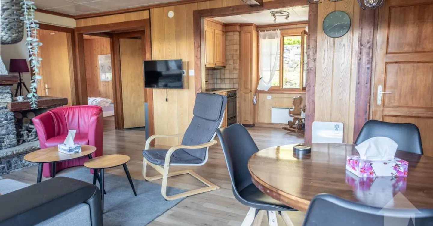 Charming Chalet with Stunning Views - Photo 6 of 12