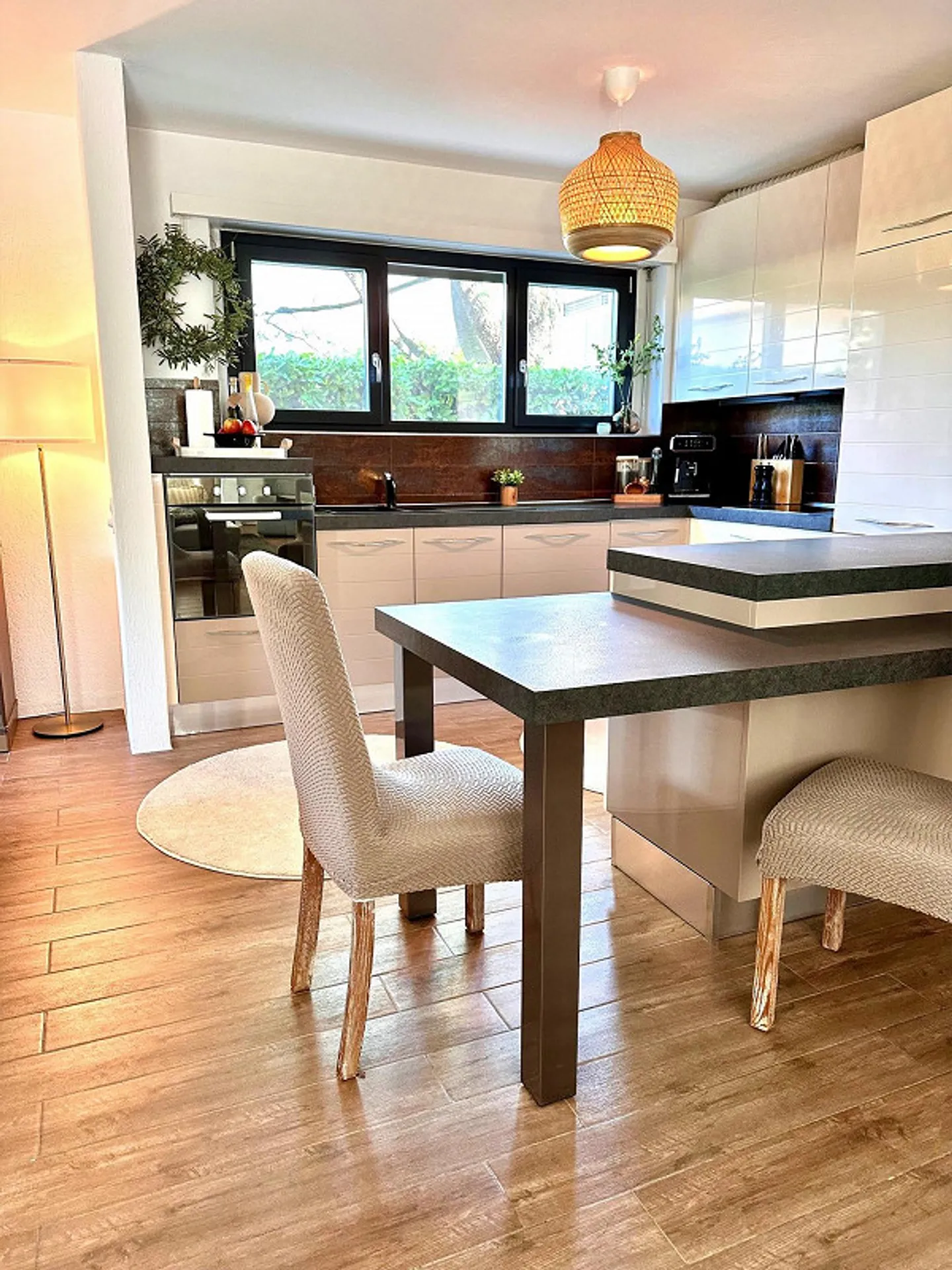 In Affitto - Elegante Appartamento con 4 Camere da Letto e Piscina nella Prestigiosa Ascona - Foto 10 di 24